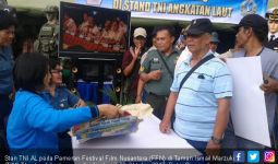 Masyarakat Antusias Berkunjung ke Stan TNI AL - JPNN.com