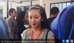 Putri Gatot Brajamusti Ungkap Sisi Lain Keluarga Lewat Buku - JPNN.com