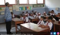 Penarikan Guru PNS di Sekolah Swasta Terus Berlanjut - JPNN.com