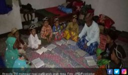 TNI Masuk Desa, Pak Tentara Rajin Mengajar Ngaji - JPNN.com