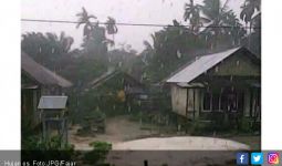 Hujan Es, Warga Lari Berhamburan - JPNN.com