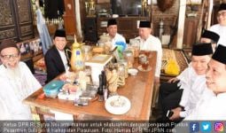 Setya Novanto Silaturahmi dengan Pengasuh Ponpes Sidogiri - JPNN.com