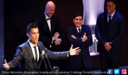 Maradona Sakit Hati Cristiano Ronaldo jadi Pemain Terbaik - JPNN.com