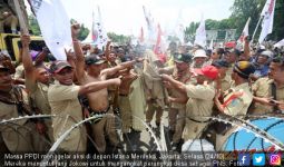 Bakar Seragam, Ribuan Perangkat Desa Tuntut Janji Jokowi - JPNN.com