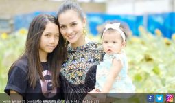 Ririn Ekawati Kagok Urus Dua Anak Sendirian   - JPNN.com