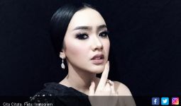 Warnai Rambut, Cita Citata Siap Sambut Tahun Baru - JPNN.com