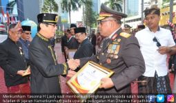 Menkumham Berikan Penghargaan untuk Pegawai Teladan di HDKD - JPNN.com