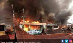 Pasar Bukittinggi Terbakar, 1.042 Pedagang jadi Korban - JPNN.com