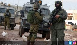 Mencekam, Kendaraan Lapis Baja Israel Serbu Desa Palestina - JPNN.com