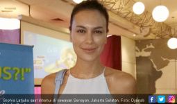 Sophia Latjuba Tak Suka Memakai Perhiasan Berlebihan - JPNN.com