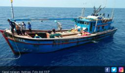 Ombak 5 Meter Nelayan Disarankan Tidak Melaut - JPNN.com