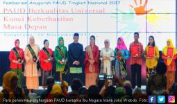 Pemulung Asal Kupang Raih Anugerah PAUD dari Ibu Negara - JPNN.com