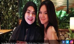 Sambil Peluk Anak-anaknya, Sarita Mantap Bercerai - JPNN.com