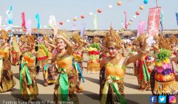 1000 Penari Siap Goyang Festival Nusa Penida 2017 - JPNN.com