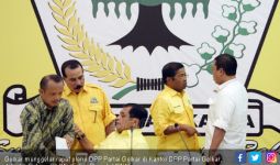 Rapat Pleno Golkar Panas, Ada yang Pertahankan Setya Novanto - JPNN.com