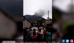 Gunung Agung Meletus, Jangan Mendekat Radius 6 Kilometer - JPNN.com