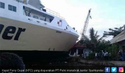  Kapal Ferry Cepat Jetliner Tabrak Kantor Syahbandar - JPNN.com