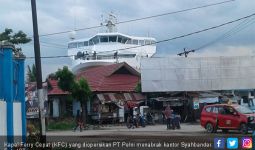 Apa Penyebab KFC Jetliner Tabrak Kantor Syahbandar? - JPNN.com