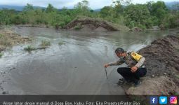 Penasaran, Warga Nekat ke Lokasi Aliran Lahar Gunung Agung - JPNN.com