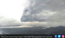 Letusan Dahsyat Gunung Agung Bisa ke Atas dan ke Samping - JPNN.com