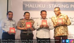 Komarudin Watubun Angkat Kejayaan Maluku lewat Buku - JPNN.com