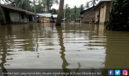 Ratusan Rumah di Tapsel Terendam Banjir, Warga Mengungsi - JPNN.com