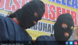 2 Pembunuh Bos Emas Diterjang Peluru, Ambruk - JPNN.com