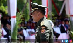 Usai Sertijab Ditanya soal Pilpres, Jenderal Gatot Tertawa - JPNN.com