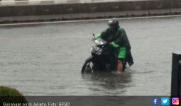 Hujan Kembali Guyur Jakarta, Genangan Muncul di Mana-Mana - JPNN.com