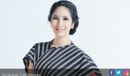 Masih Berduka, Novita Angie Tunda Liburan - JPNN.com