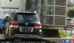Pelat B 1 Uno Terobos Jalur TransJakarta, Punya Pak Sandi? - JPNN.com