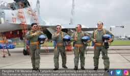 Lihat! Panglima TNI Ajak Kapolri Terbang dengan Sukhoi - JPNN.com