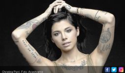 Hamil Besar, Christina Perri Cuek Naik Pelaminan - JPNN.com