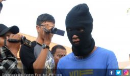 RD Melawan, Lemparkan Kursi ke Arah Polisi - JPNN.com