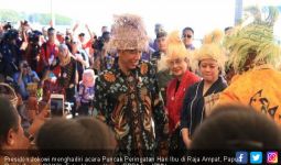 Mama-Mama Papua Sambut Presiden Jokowi Bak Raja Ampat - JPNN.com