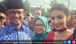 Pamer Foto Bareng Gubernur, Tsania Curhat Susahnya Jadi Ibu - JPNN.com