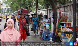 Izinkan PKL Berjualan di Jalanan, Anies Beri Contoh Buruk - JPNN.com