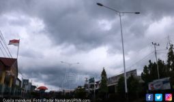 Prediksi BMKG, Malam Tahun Baru Hujan Hingga Pagi - JPNN.com