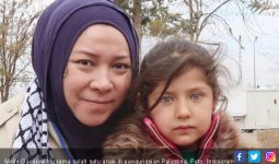 Melly Goeslaw Kepincut Anak-anak di Pengungsian - JPNN.com