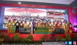 Pemerintah Serahkan 3.000 Sertifikat Tanah di Palu - JPNN.com