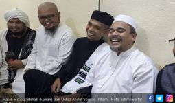 Saling Senyum, Ustaz Abdul Somad Temui Habib Rizieq Shihab - JPNN.com