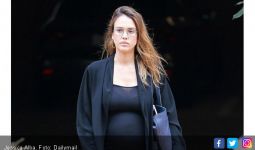 Jessica Alba Dapat Hadiah Tahun Baru Terbaik - JPNN.com