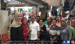 Azwar Anas Blusukan ke Pasar, Begini Reaksi Para Pedagang - JPNN.com