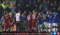 Lihat! Saat Roberto Firmino Bentrok dengan Bek Everton - JPNN.com