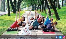 Serunya Yoga di Outdoor - JPNN.com