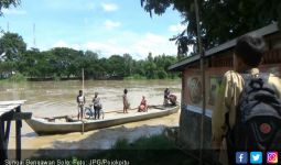 Hati - Hati ! Abrasi Sungai Bengawan Solo, Jalanan Ambles - JPNN.com