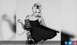 Pamela Anderson Luncurkan Koleksi Lingerie Seksi - JPNN.com