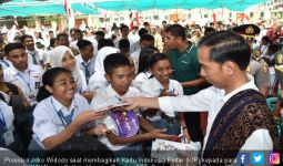 Jokowi: KIP untuk Membeli Keperluan Sekolah - JPNN.com