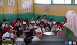 Miris, Satu Sekolah Hanya Punya Dua Guru - JPNN.com
