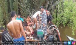 Lantamal XII Pontianak Evakuasi KM. Sinar Kakap - JPNN.com